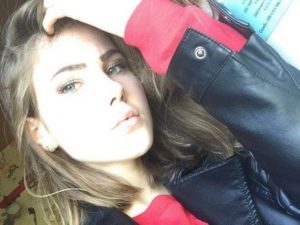 Elle Se Jette Du 14À¨me Étage, Se Relà¨ve Et Remonte Se Donner La Mort !