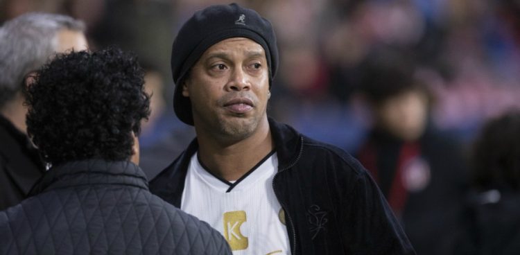 Ronaldinho Gaúcho arrêté au Paraguay en possession d'un ...