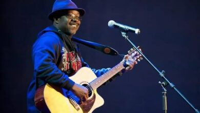 Photo de L’artiste Donny Elwood s’engage contre le tribalisme sur les réseaux sociaux