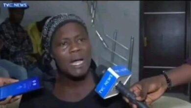 Photo de Décès de l’artiste Mohbad: sa maman en larme se confie