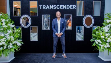Photo de « Transcender la théorie du miroir », un livre de Fabrice Sawegnon qui contribue à la réflexion des questions existentielles