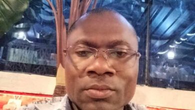 Photo de Entretien avec le Dr Bonaventure Abada, co-auteur du livre « Sophismes des chocs organisationnels et pandémiques »