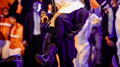 Photo de Stanley Enow honoré par l’université de Douala