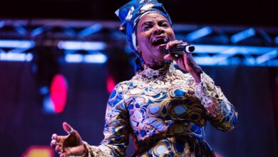 Photo de Angélique Kidjo : La voix puissante de l’Afrique, entre création et engagement